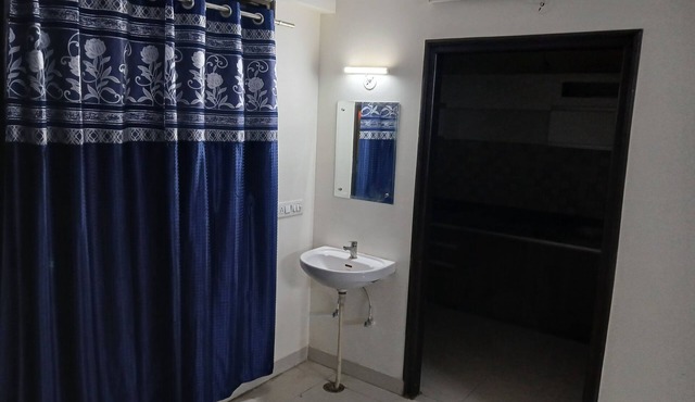 Spacious 3-bedroom apartment with AC, WiFi in cool Jaipur