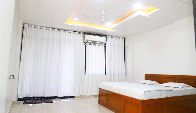 Spacious 3-bedroom apartment with AC, WiFi in wonderful Ujjain
