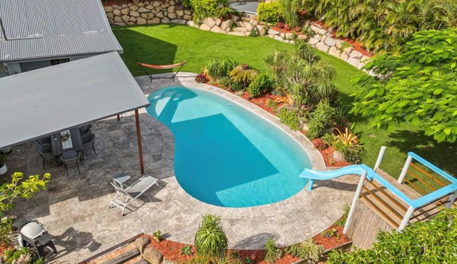 Spacious 4-bed, 2-bath property with granny flat pool . pet-friendly in Logan