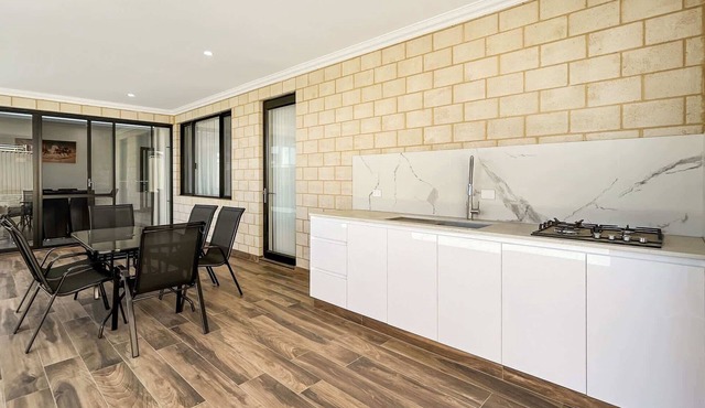 Spacious 4 bed home with open plan living in Southern River