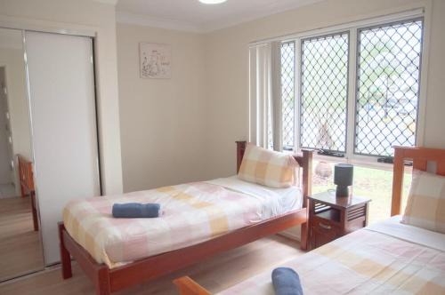 Spacious 4 bedrooms house in Springfield lakes in Springfield Lakes