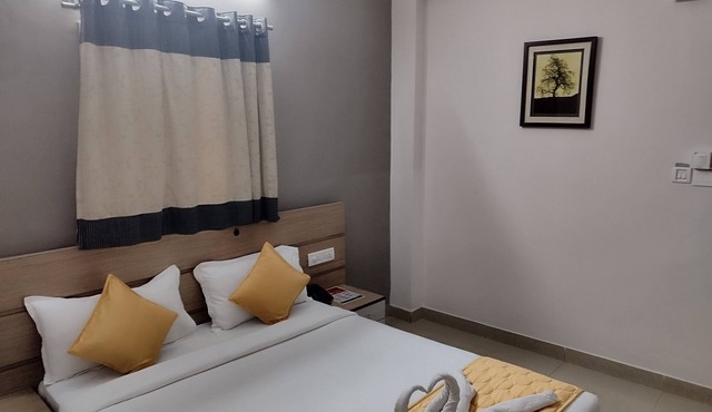 Spacious 4-bedroom apartment in lovely Hyderabad with WiFi, AC