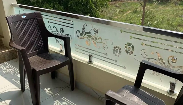 Spacious 4-bedroom villa in pleasant Vijayawada with AC