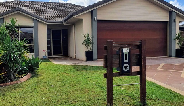 Spacious 4 beds house on the Lake in Eli Waters in Eli Waters