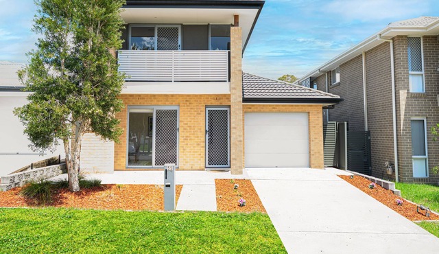 Spacious 4 Br Modern house WiFi & Parking