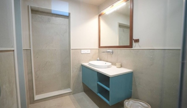 Spacious 5-bedroom apartment with WiFi, AC in marvelous Jaipur