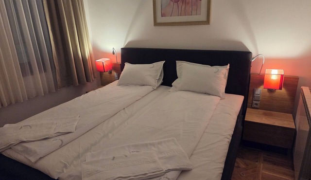 Spacious 5-bedroom hotel suites in amazing București with AC