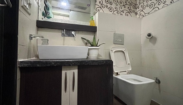 Spacious 6-bedroom apartment in gorgeous Jaipur with AC, WiFi