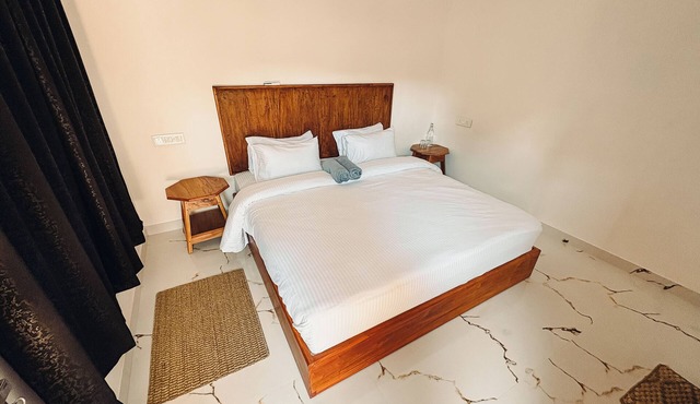 Spacious 6-bedroom villa with AC, WiFi in tranquil Varkala