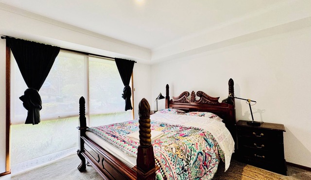 Spacious 7BR Dual Living Home with Two Kitchens in Wantirna South