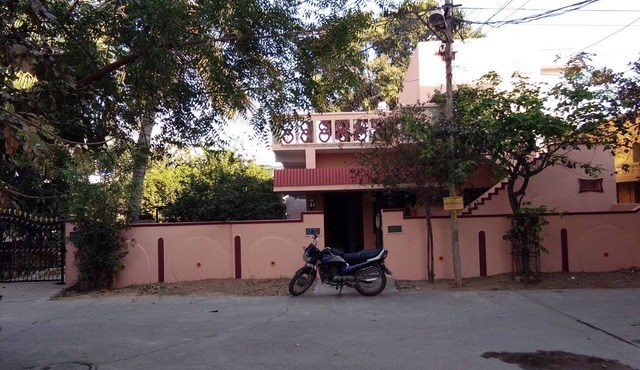 Spacious AC Garden Villa Very close to Hyd - Vja National Highway