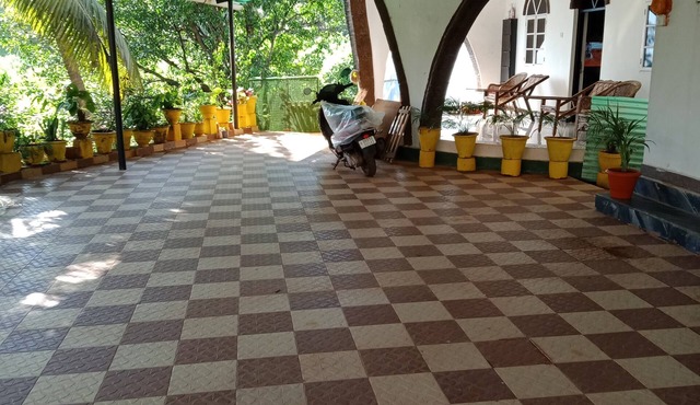 Spacious apartment, candolim beach & supermarkets at walking distance