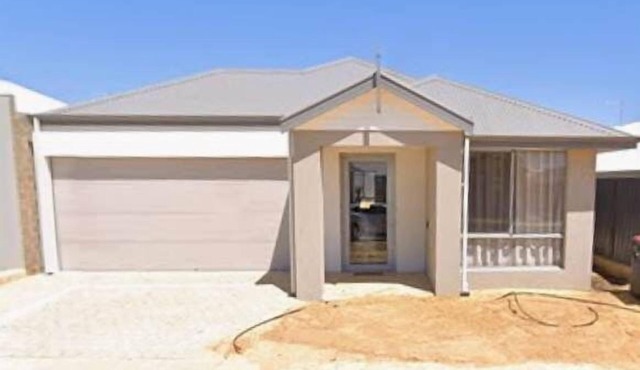 Spacious Hilbert Home with large bedrooms, modern kitchen, reverse cycle air conditioning in every room in Hilbert