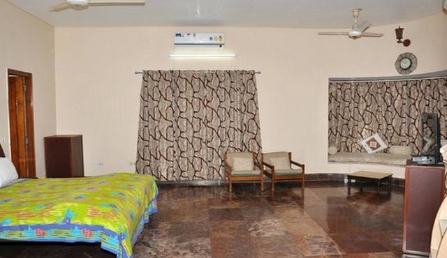 Spacious room in a pleasant area