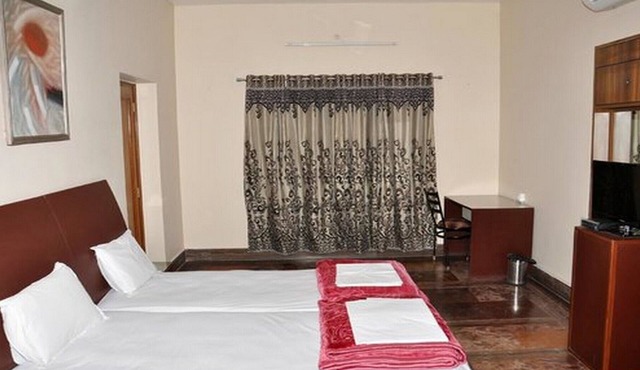 Spacious room in a pleasant area