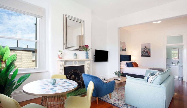 Spacious Studio With Balcony in Inner-City Glebe