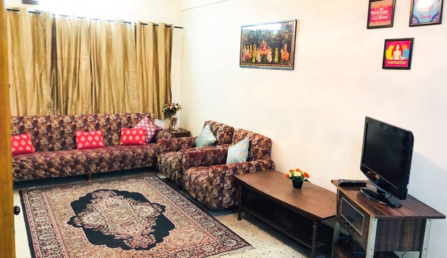 Spacious, sunny, 3 bedroom apartment in the heart of the city