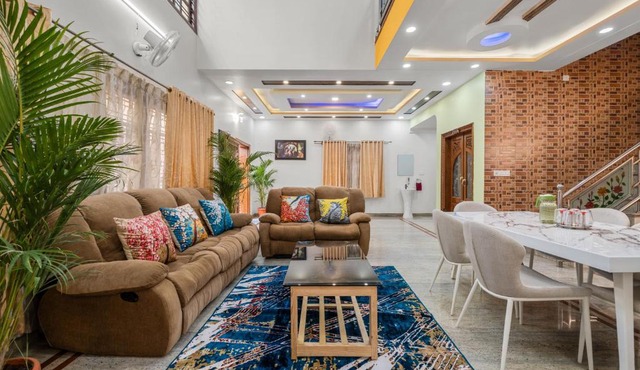 Splendor lux 5 BHK Villa by Susan Homestay