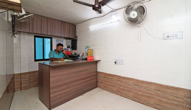 SPOT ON 44329 Sri Krishna Inn Lodging & Boarding