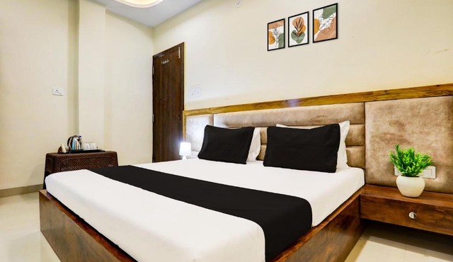 SPOT ON Hotel Shree Ji