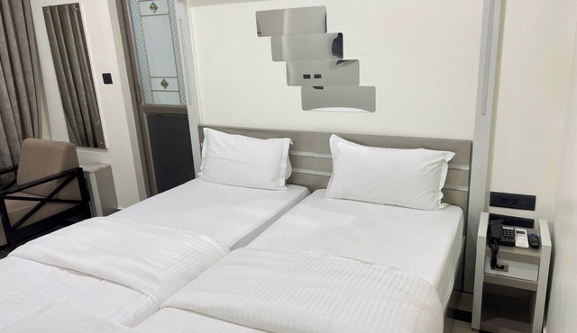 SR Hotel
