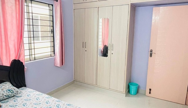 SRI HOME STAY - DOUBLE BEDROOM FULLY FURNISHED SERVICE APARTMENT