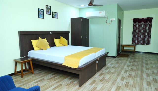 Sri sapthagiri lodge