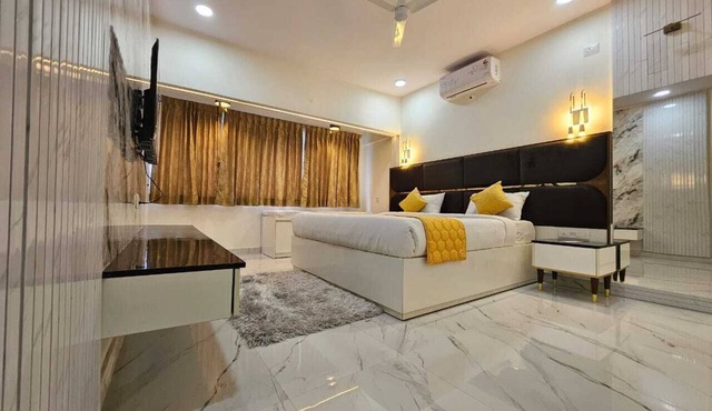 SS LUMINA GUEST HOUSE