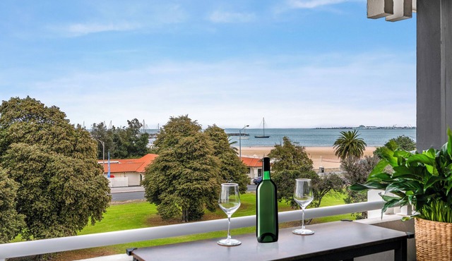 St Kilda West Beachside Bliss Executive Apartment. Amazing water views. in St Kilda