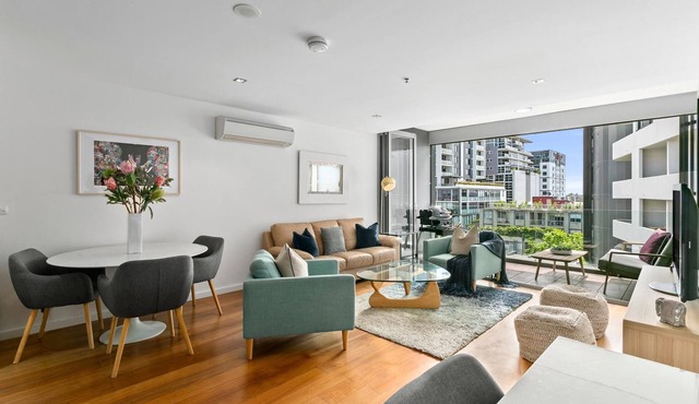 St Leonards - OXLST - Oxley Street - Modern 2BR Apartment with Terrace, Views Parking Near St Leonards Station