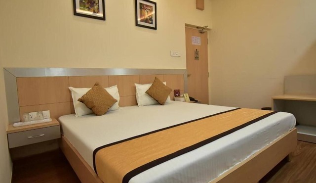 Standard Single Room 2 - Hotel Ramida Suites At Delhi Airport