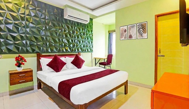 Starlight Hotels DLF Trade Center Miot chennai
