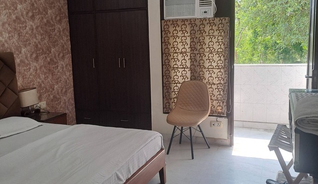 Stay in Posh Central Delhi near City Center ,family friendly,Private .