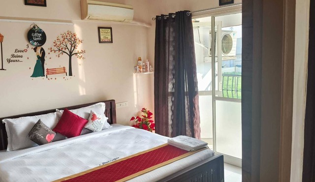 Stay in neighborhood of airport. cozy accommodation of families and couples