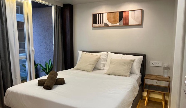 Stay Vista - Neon homeotel - 1 km from Airport