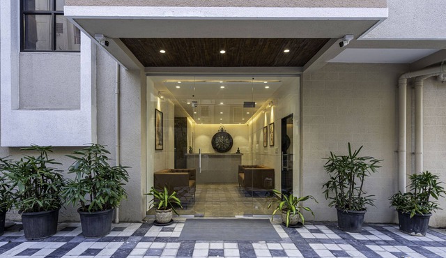 StayBird Divine Suites Business Hotel