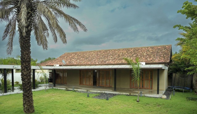 StayGuru Luxury Villa