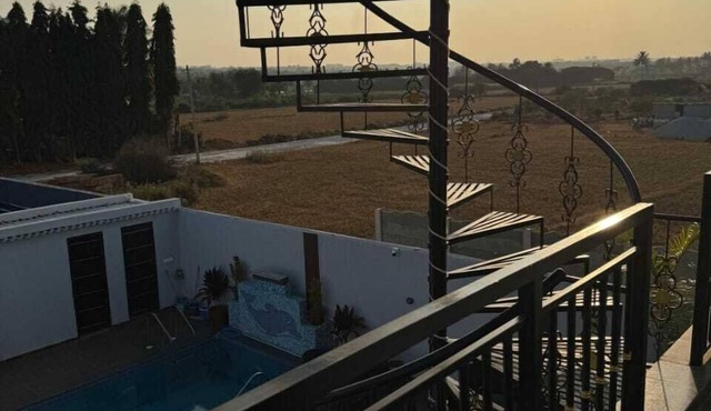 Staylo Paradise Villa