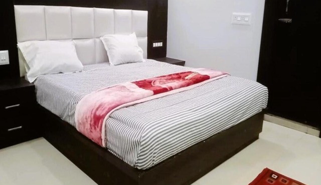 STAYMAKER Aurovil Hotel and Restaurant
