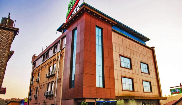 STAYMAKER Hotel Hill View