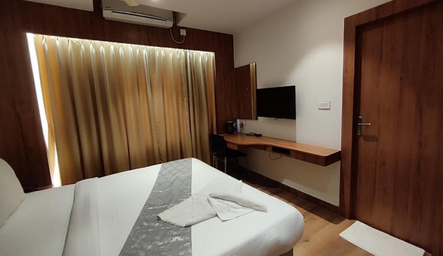 STAYMAKER Hotel Mohan Palace