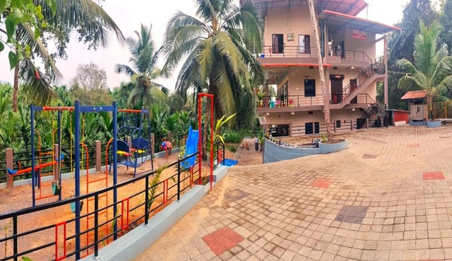 STAYMAKER Roopa Lodge