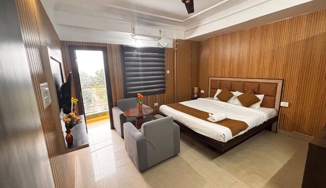 Stayvilla Royal