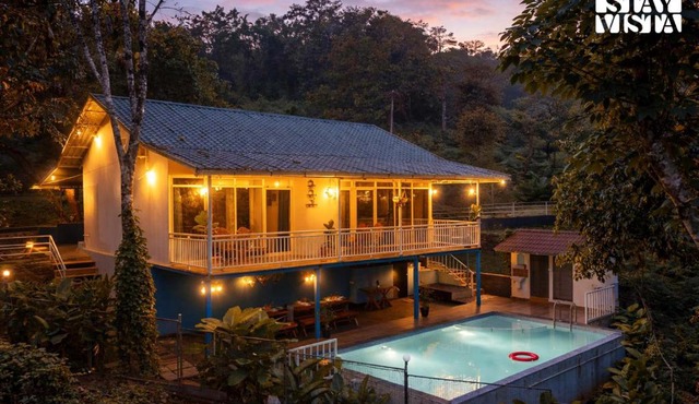 StayVista at Aradhya Villa with Infinity Pool, Lawn