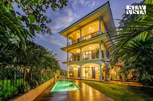 StayVista at Arden Blu with Pool, Bar