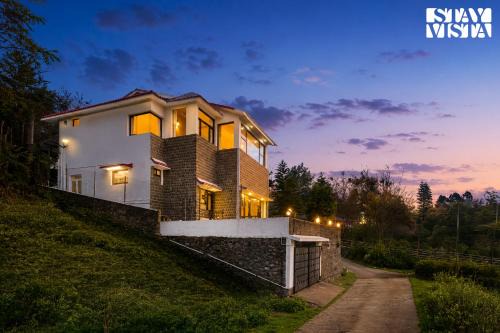 StayVista at Belle Crest Ridge - Jacuzzi & Bonfire