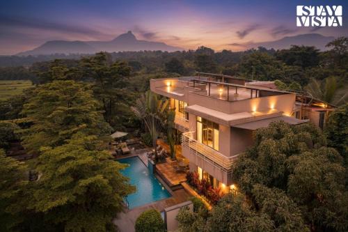 StayVista at Belmonte with Bonfire, Jacuzzi