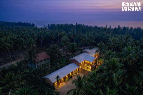 StayVista at Bricks and Tides - Aravi with Beach View