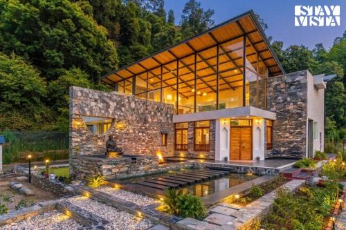 StayVista at Butterfly Estate with BBQ & Bonfire