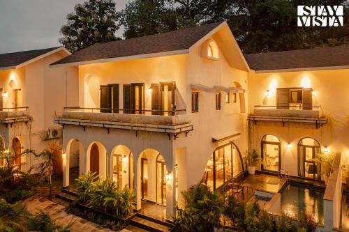 StayVista at Casa Lumina with Pool & Lawn